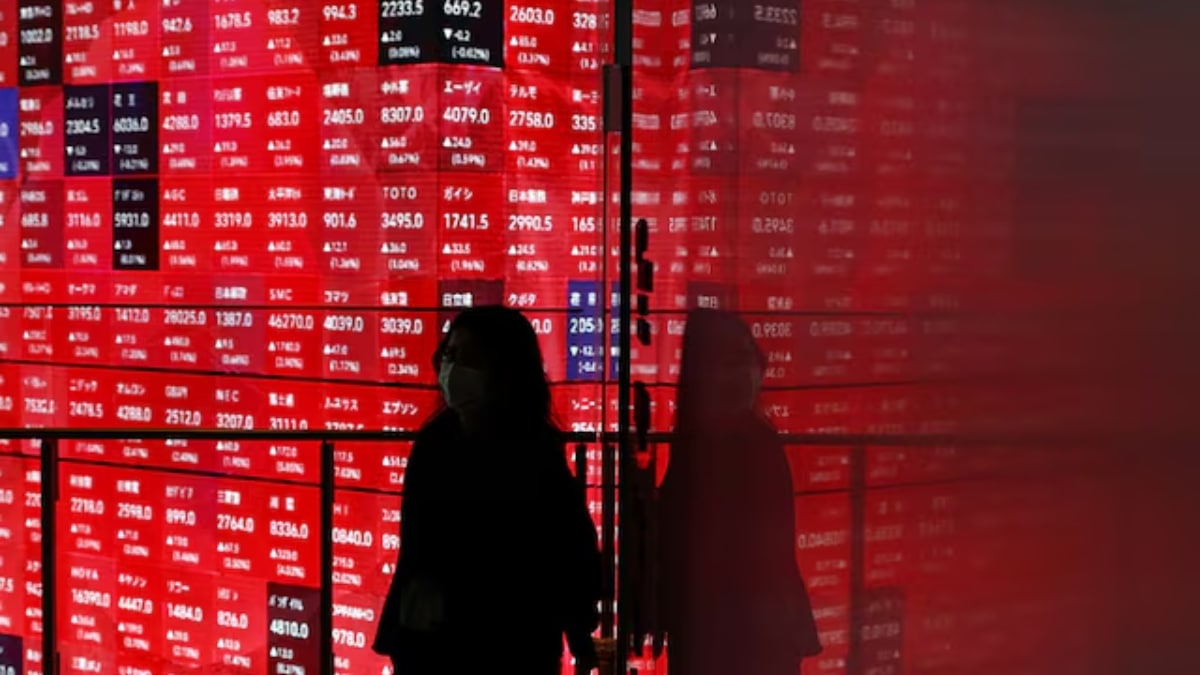 Asia shares edge up; dollar at mercy of US trade whims