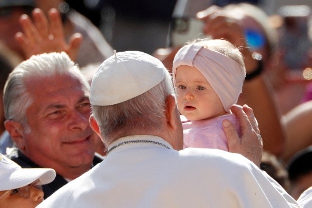 Pope Francis cute moment with a kid, he shared many lovely moments with Kids (Image Source: Reuters)