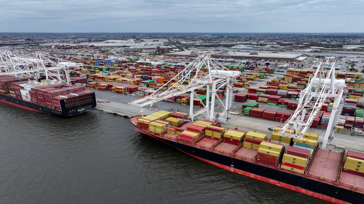 Trump signs order end of duty free shipment for China Trump signs order end of duty free shipment for China