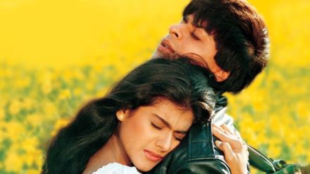 SRK Kajol DDLJ statue in London SRK Kajol DDLJ statue in London