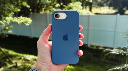 pple's smartphone shipments in China fell by 9% in Q1 2025, marking the tech giant’s seventh consecutive quarterly decline.