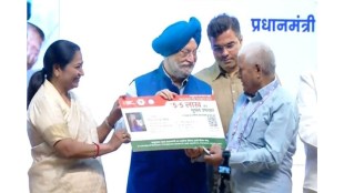 Union Minister Hardeep Singh Puri & Delhi CM launch Ayushman Vay Vandana Cards. (Image Source: newsonair.gov.in)