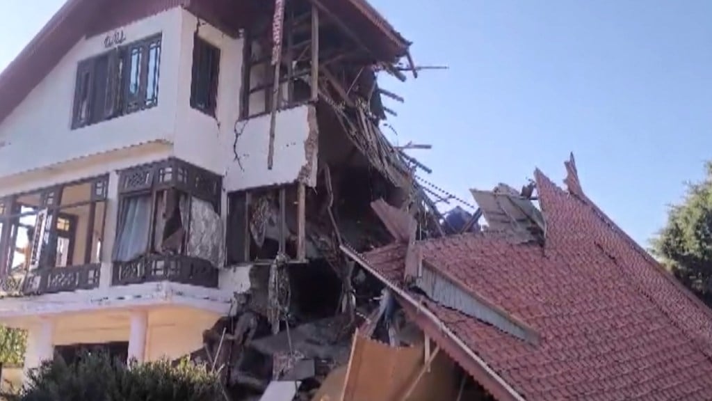 Pahalgam attack: Three days on, security personnel demolish nine suspected terrorists’ houses in Kashmir Pahalgam attack: Three days on, security personnel demolish nine suspected terrorists’ houses in Kashmir