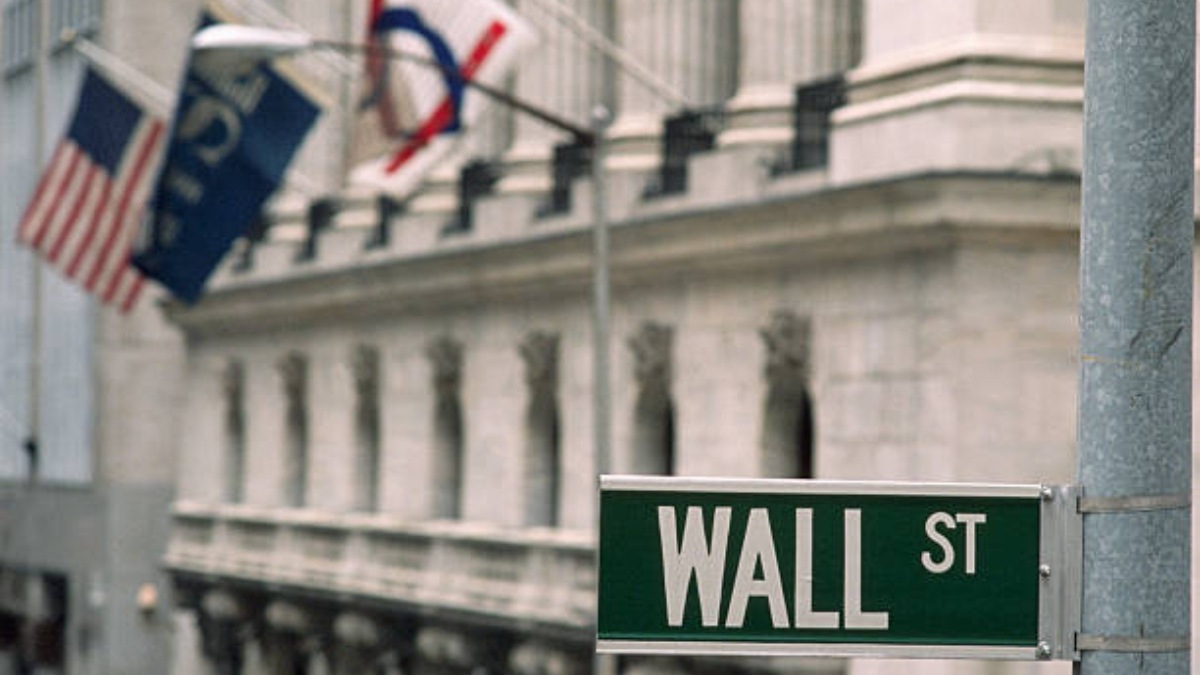 Wall Street plunges as Trump tariffs trigger recession fears. (Image Source: Getty Images)