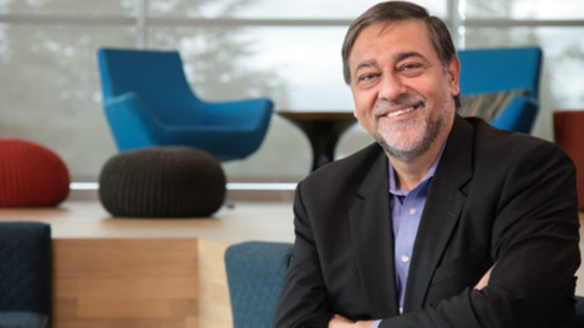 India's startups are chasing 'brain-dead' ideas, says Vivek Wadhwa; Urges Indian entrepreneurs to tackle problems with smart tech