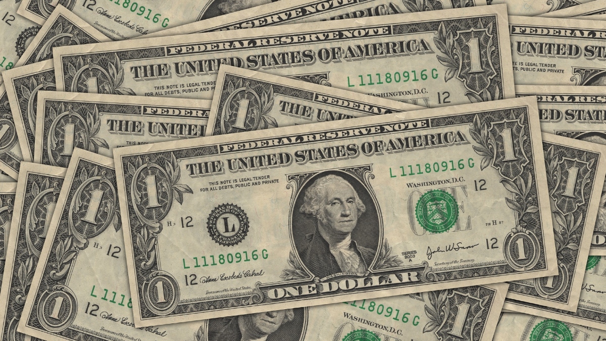 Dollar slips as investors flock to safe havens amid trade war jitters Dollar slips as investors flock to safe havens amid trade war jitters