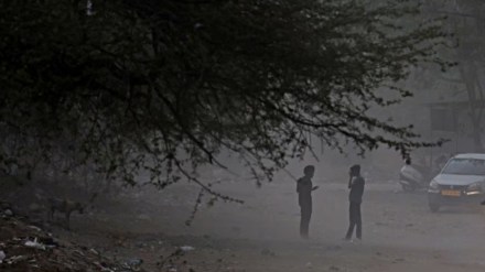 Dust storm roil Delhi-NCR for second day, IMD issues red alert  Dust storm roil Delhi-NCR for second day, IMD issues red alert