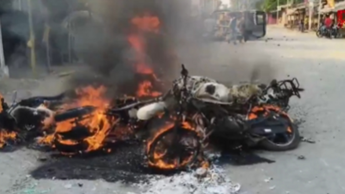 After Murshidabad, fresh clashes erupt in Bengal's south 24 Parganas over Waqf Amendment Act After Murshidabad, fresh clashes erupt in Bengal's south 24 Parganas over Waqf Amendment Act