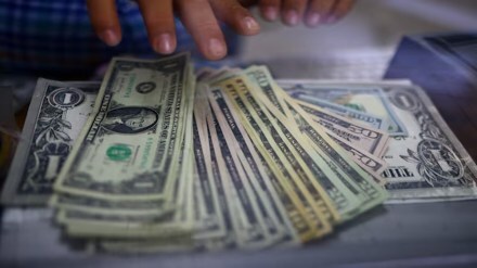 Dollar falls sharply across the board, Trump attacks on Federal Reserve call independence into question. (Image Source: Reuters)