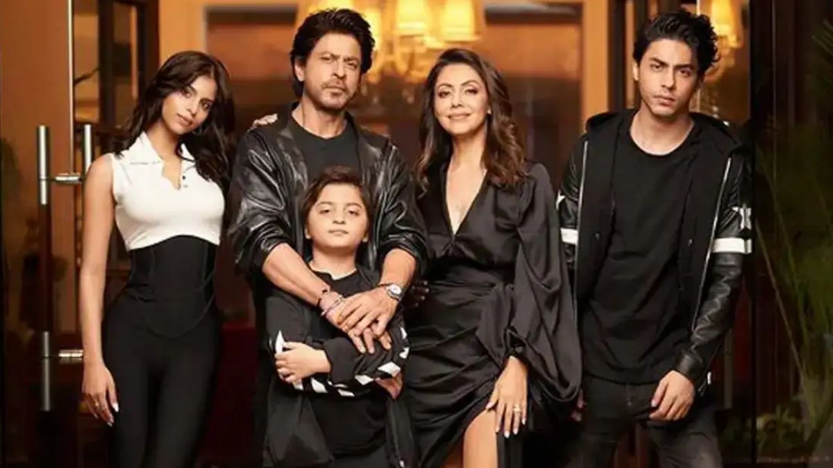 Shah Rukh Khan moves out of Mannat Shah Rukh Khan moves out of Mannat