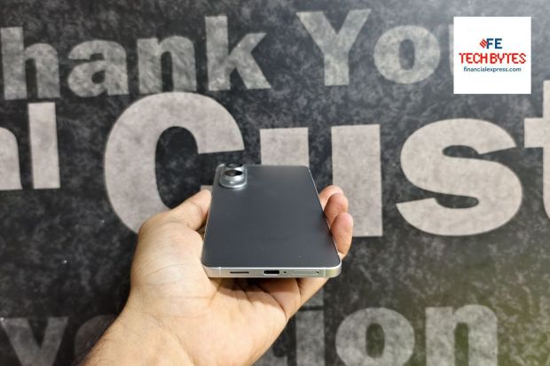 At its core, the device is powered by the custom Snapdragon 8 Elite processor, the same engine found in the regular S25 lineup but fine-tuned for Galaxy phones. Samsung has improved the thermal management system by implementing a flatter yet wider vapor chamber, which helps maintain cooler temperatures during heavy usage. Additionally, the phone is IP68 certified, making it resistant to dust and water ingress. Overall, it delivers a strong balance of efficiency and power, placing it comfortably among the top performers in its category.