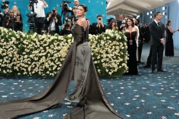 Kylie Jenner, the owner of Kylie Costemics matched with her sisters in a monotone gray. Designed by Ferragamo, this was a major slay. (Image: AP)