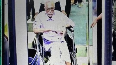 How Bangaldesh’s Ex-President leaves for Thailand at 3 AM on wheelchair and lungi. (Image Source: Twitter)