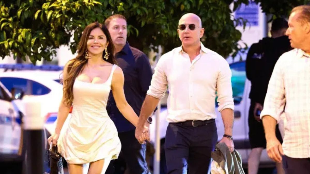 Lauren Sánchez and her fiancé, Jeff Bezos, reunited after she held a star-studded bachelorette weekend in Paris Lauren Sánchez and her fiancé, Jeff Bezos, reunited after she held a star-studded bachelorette weekend in Paris