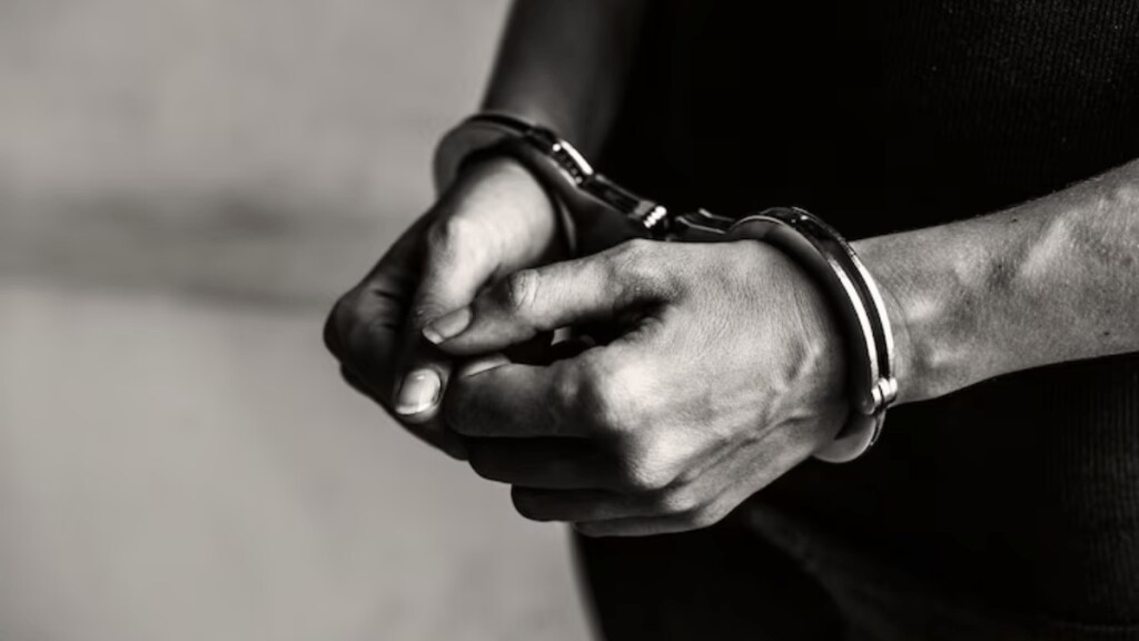 Delhi Police arrest man for supplying Indian SIM cards to Pakistani operatives