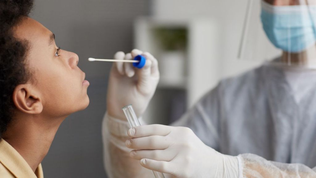 covid 19 symptoms 2025