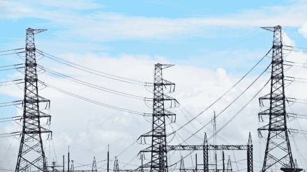 Improved liquidity and 5G expansion drive a stable outlook for India’s telecom tower sector (Image: Canva)