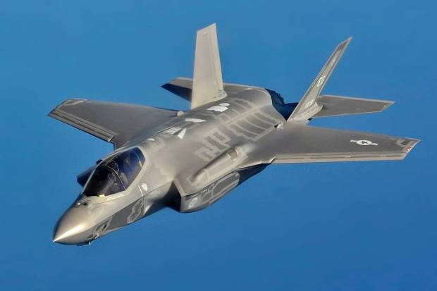 The Lockheed Martin F-22 Raptor continues to be the hallmark for air dominance fighters, despite nearing 20 years of operational service. Driven by a pair of Pratt & Whitney F119 engines featuring two-dimensional thrust vectoring, the aircraft can reach a maximum speed of Mach 2.25 (around 2,410 km/h).(Photo source: Wikipedia)