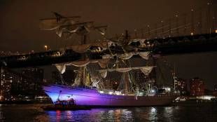 Mexican Navy ship crashes into Brooklyn Bridge