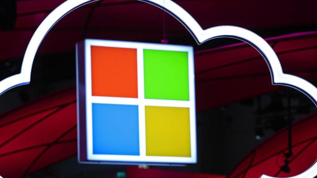 Microsoft layoff pregnant woman trending story