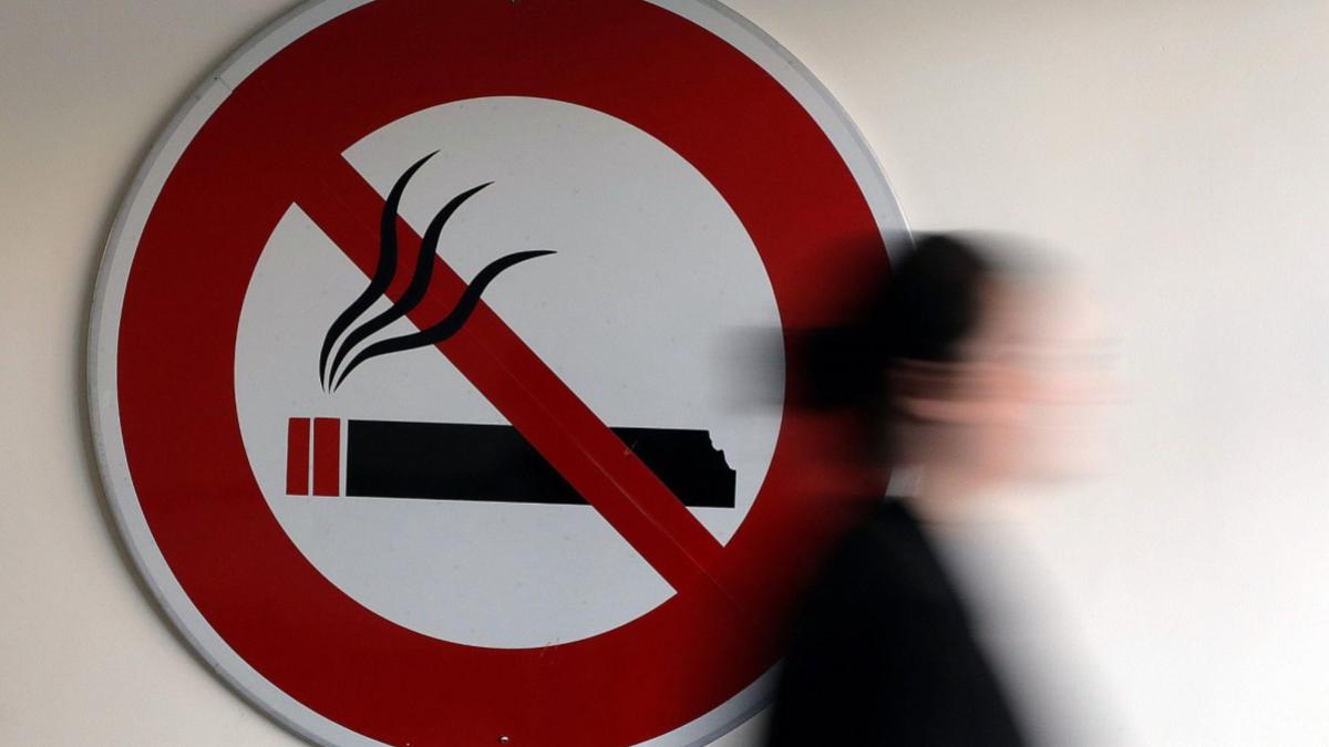 france bas smoking in public places, France smoking ban, public smoking restrictions, French tobacco laws, smoking fine France, Catherine Vautrin, outdoor smoking ban, children health France, secondhand smoke ban, tobacco control France