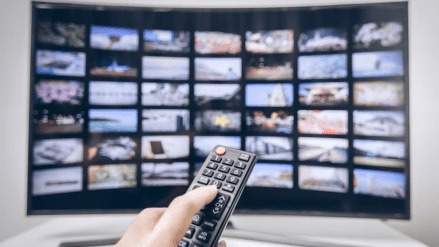 The effectiveness of CTV is backed by performance metrics: video completion rates exceed 90%, and viewability remains consistently above 95%, thanks to the format’s non-skippable, full-screen delivery.