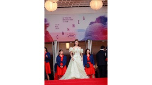 The hand-embroidered work on the dress followed traditional techniques while aligning with modern sustainable practices.