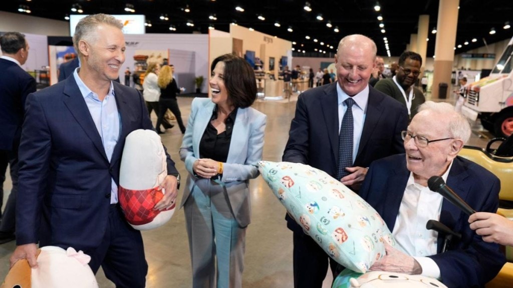 warren buffett, berkshire hathaway, greg abel, greg able ceo and president, world news warren buffett, berkshire hathaway, greg abel, greg able ceo and president, world news