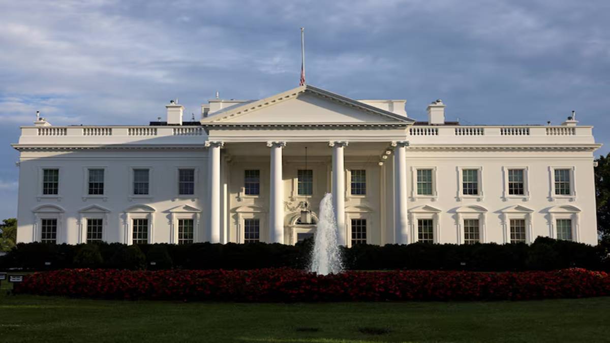 White House NSC slashes staff White House NSC slashes staff