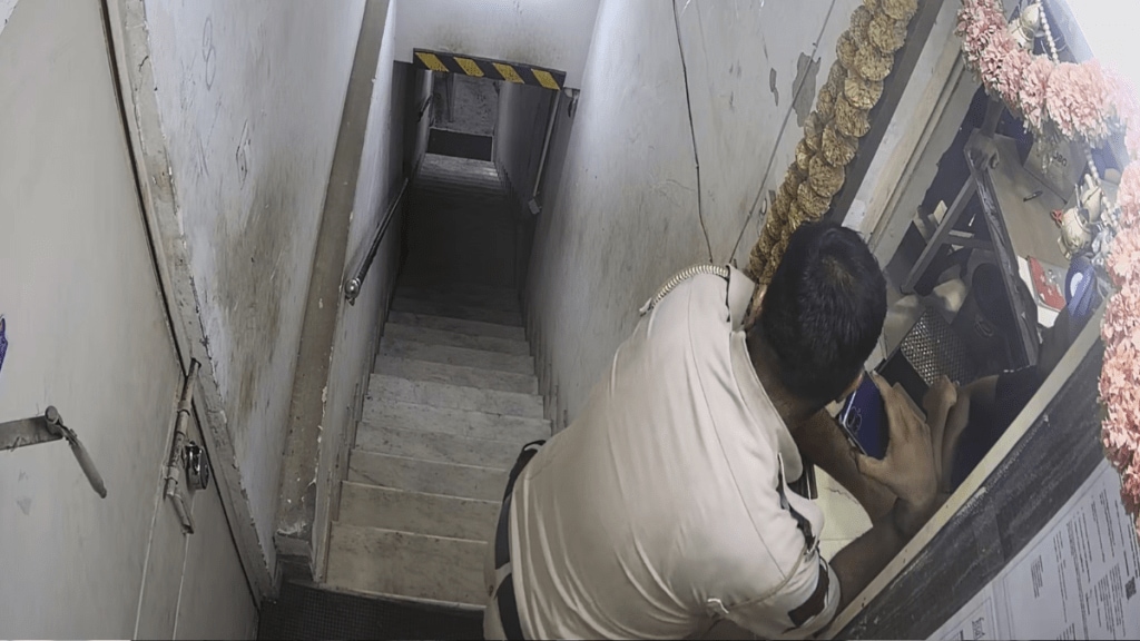 When a restaurant owner in Delhi raised a complaint against one of the policemam with DCP South East, he claims he was first told to delete his tweet before any discussion could take place.