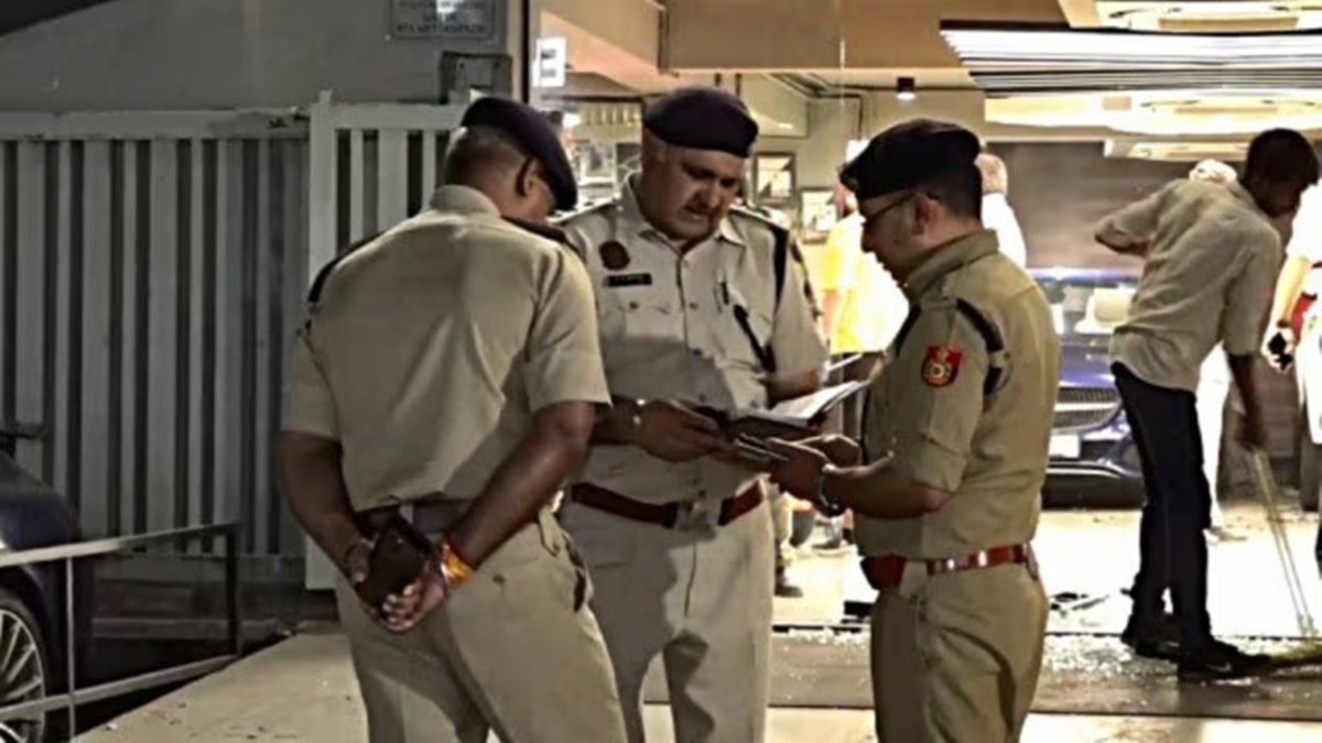 Who is Swami Chaitanyananda Saraswati? Godman on the run as Delhi police files sexual harassment case Who is Swami Chaitanyananda Saraswati? Godman on the run as Delhi police files sexual harassment case