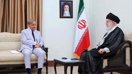 Pak PM meets Supreme leader of Iran, calls India 'aggressor' Pak PM meets Supreme leader of Iran, calls India 'aggressor'