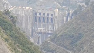 India cuts Baglihar Hydroelectric Power Project Dam water to Pakistan | Watch