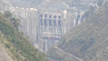 India cuts Baglihar Hydroelectric Power Project Dam water to Pakistan | Watch