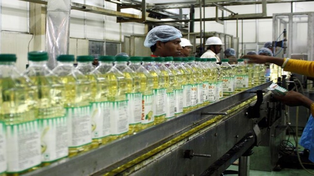 edible oil, oil, economy, palm, soybean, sunflower, NAFED, NCCF