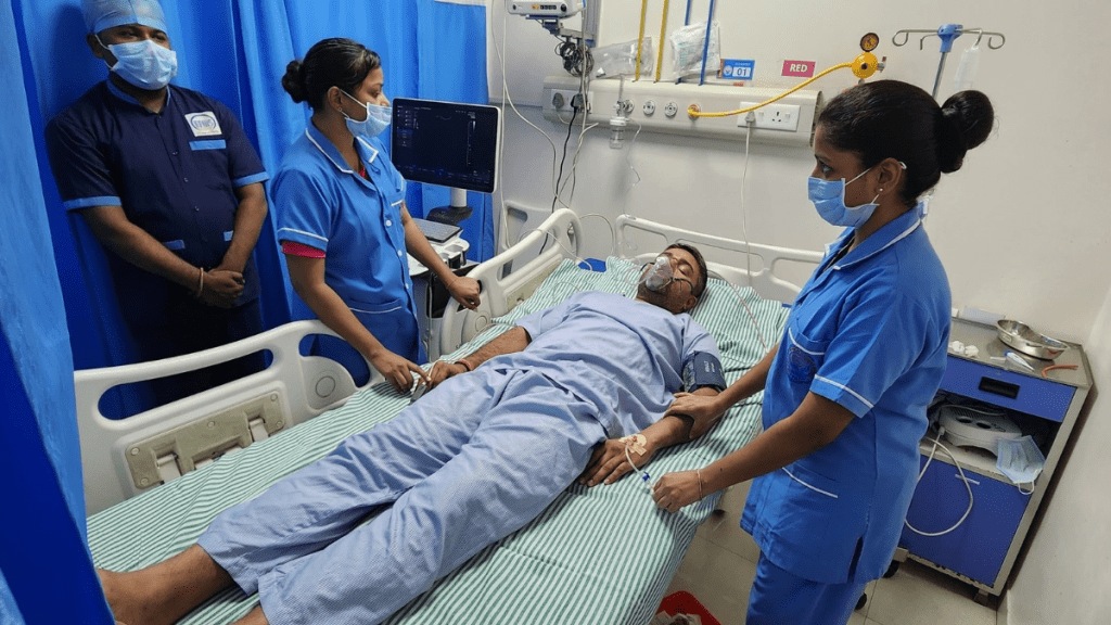 After Manish Kashyap was hospitalised following an altercation with junior doctors at a hospital in Patna, his team shared a photo of him lying in a hospital bed with an oxygen mask. After Manish Kashyap was hospitalised following an altercation with junior doctors at a hospital in Patna, his team shared a photo of him lying in a hospital bed with an oxygen mask.