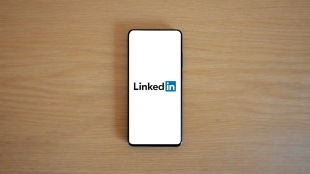 LinkedIn doppelgänger? Ex-DBS employee shares post after meeting former CEO Piyush Gupta in Bali, he clarifies 'wasn't me' (Photo via Pexels)