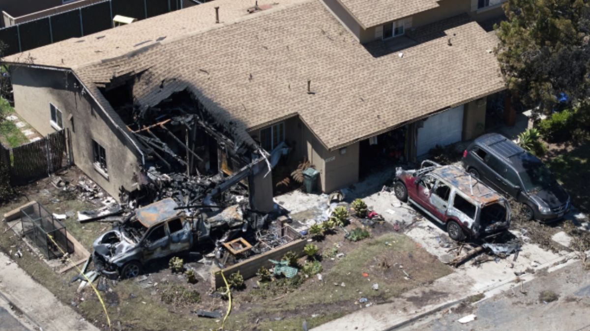 San Diego - US plane crash in military neighbourhood San Diego - US plane crash in military neighbourhood