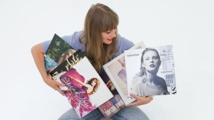 Taylor Swift's album rights bought back