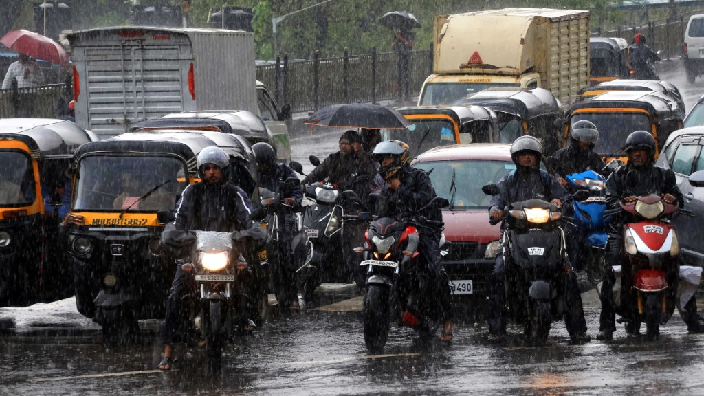 Three killed, thousands spend night on highway as Indore sees 32-hour traffic jam Three killed, thousands spend night on highway as Indore sees 32-hour traffic jam