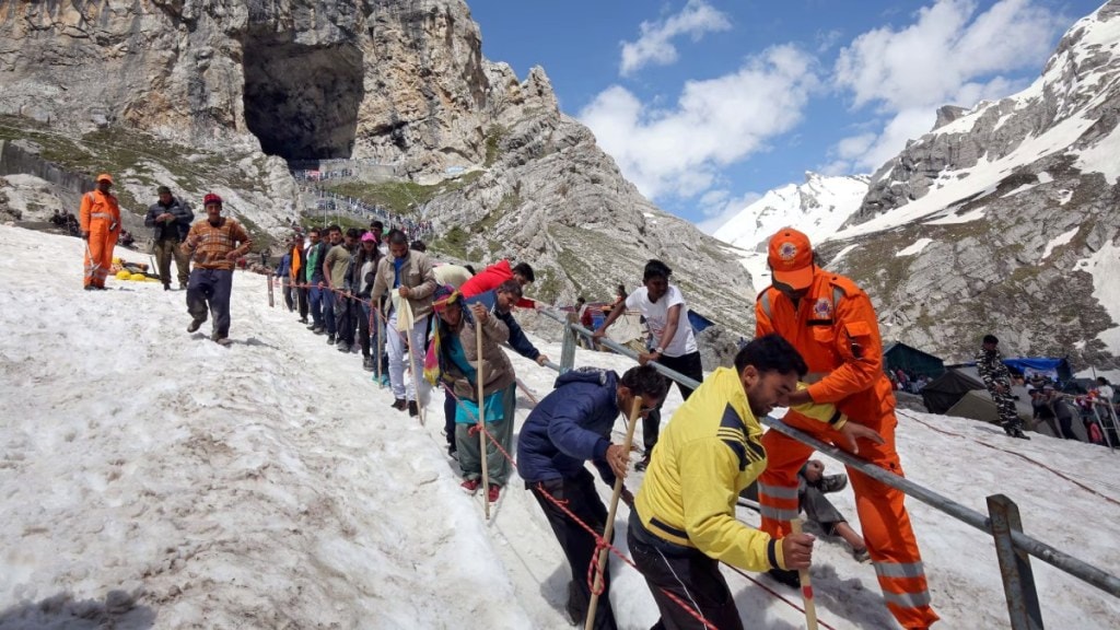 Amarnath Yatra: Based on Union Ministry of Home Affairs advise, J&K goverment declared the Amarnath yatra routes as a 'No Flying Zone' from July 1 to August 10 Amarnath Yatra: Based on Union Ministry of Home Affairs advise, J&K goverment declared the Amarnath yatra routes as a 'No Flying Zone' from July 1 to August 10