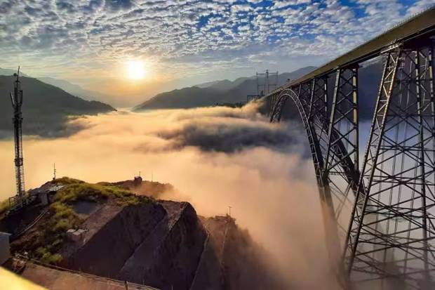 The historic bridge can resist wind speeds of up to 266km/h along with seismic activity. The bridge has been designed to withstand adverse weather conditions. (Photo source: @RailMinIndia)