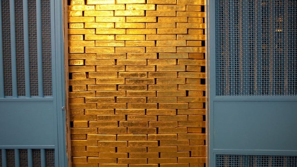 Central banks of Germany, Italy, France, China, Switzerland, and India store their wealth in Bank of England vaults and New York vaults.
