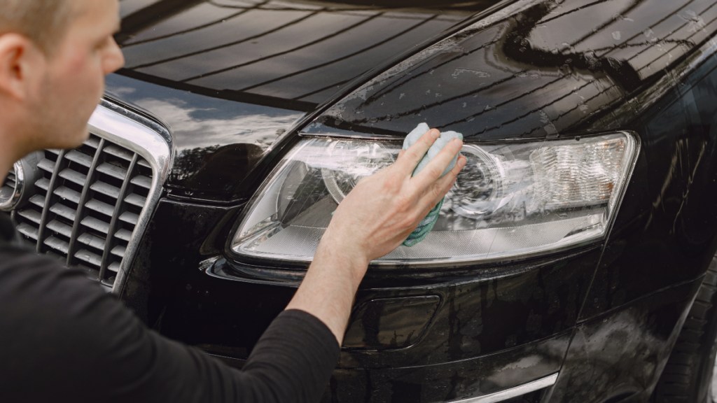 Headlamp cleaning