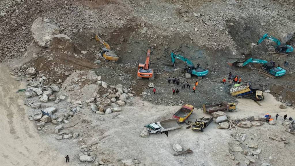 Indonesia quarry collapse Indonesia quarry collapse