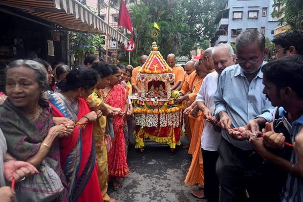 Devotees pull the chariot of Lord Jagannath, Goddess Subhadra, and Lord Balbhadra, at ISKCON Temple, Babulnath in Mumbai on Friday. (Photo source: ANI)