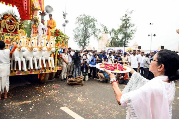 West Bengal Chief Minister Mamata Banerjee performs aarti to Lord Jagannath during the commencement of the first-ever Rath Yatra at Digha Jagannath Temple, in East Medinipur on Friday. (Photo source: ANI)