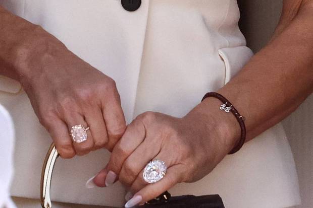 Lauren Sanchez holds a bag and shows off her two huge diamond rings as she leaves the Aman Venice hotel, on the second day of the wedding festivities. (Photo source: Reuters)