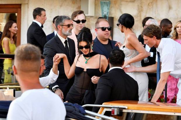 Kylie Jenner looked stunning with her 250 carats of emeralds (Photo source: AP)