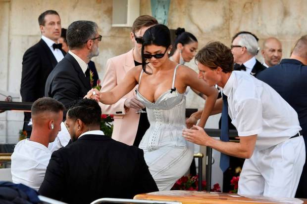 Kylie Jenner stole the limelight in her creamy white dress. (Photo source: AP)